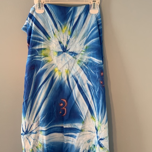 Versatile swim coverup wrap - Picture 2 of 4